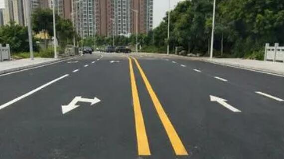 道路交通標線寬度的具體尺寸是多少厘米？